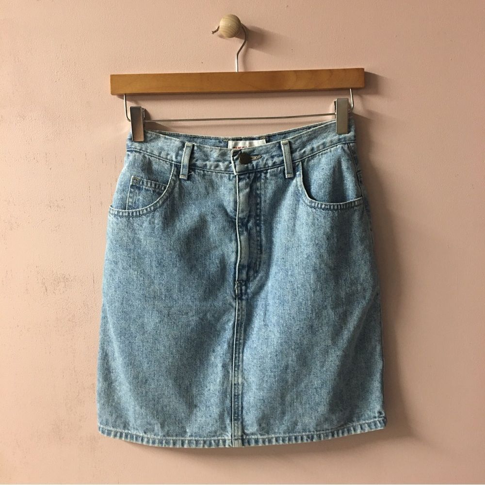 Vintage Guess Light-Medium Washed Denim Skirt Size 27 EUC